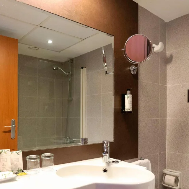 غرفة سوبيريور بسريرين منفصلين بشرفة، Tryp Cordoba Ex Tryp Los Gallos 8/10