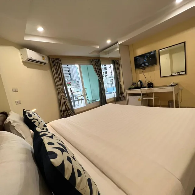 غرفة ديلوكس بسرير مزدوج بشرفة، V Check Inn Sukhumvit 22 10/10