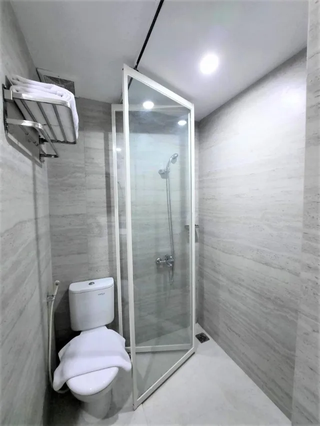 غرفة سوبيريور بسرير كينج، Front One King Hotel Tuban 3/3