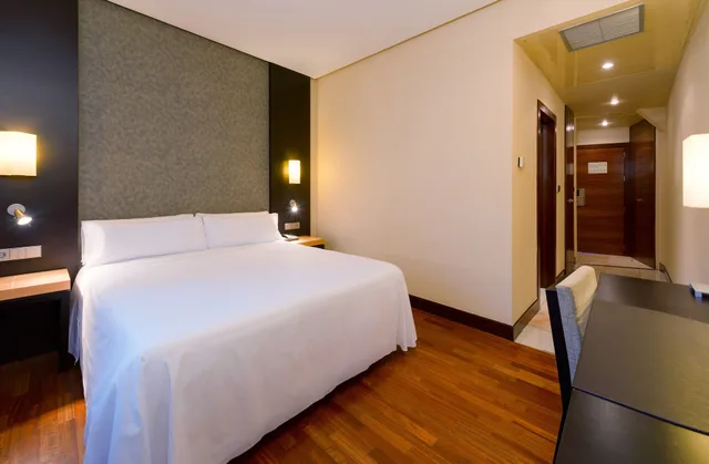 Superior, King Bed, Hotel Murcia Rincon de Pepe Affiliated by Melia (ex Tryp Murcia) 7/10