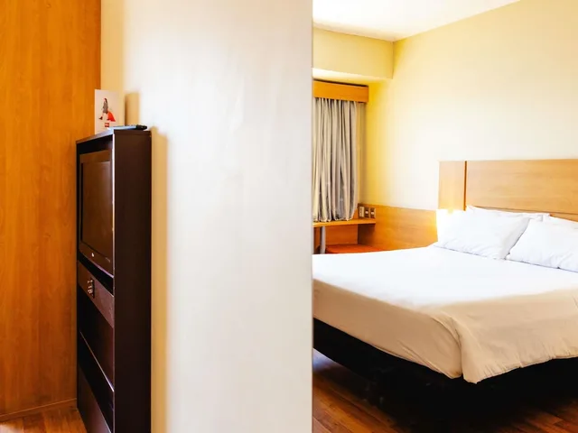 Room, Queen Bed, Ibis Valparaiso 3/10