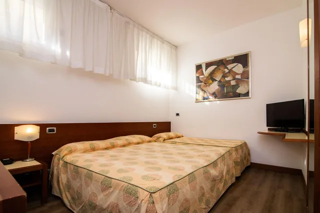 غرفة كلاسيكية ثلاثية، Millennhotel 2/4