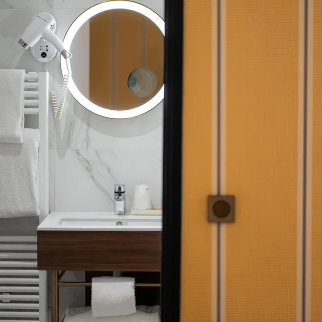 غرفة ثلاثية بسرير مزدوج، Auberge Du Cheval Blanc 8/9