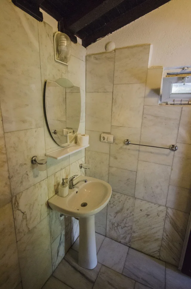 بنغل بسرير كوين، Agora Pansiyon 3/3