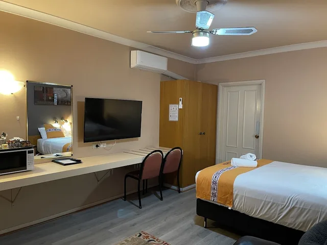 Spa, Queen Bed، Philadelphia Motor Inn 3/8