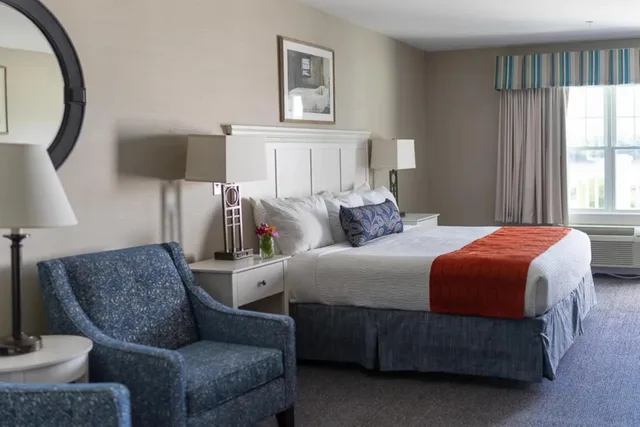 Village, Harbor, Suite, Sebasco Harbor Resort 2/5