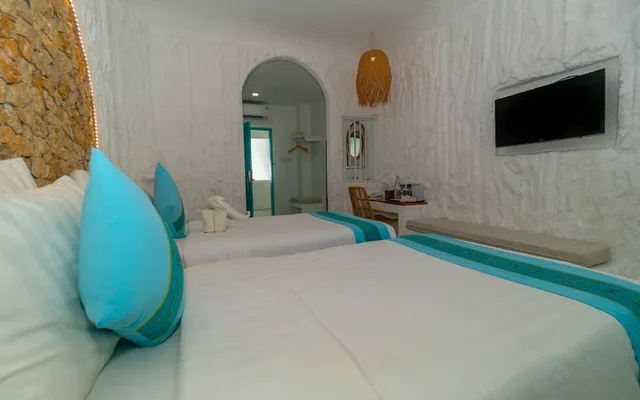 Cave, Twin Beds, No Window، Loccal Collection Labuan Bajo 1/3