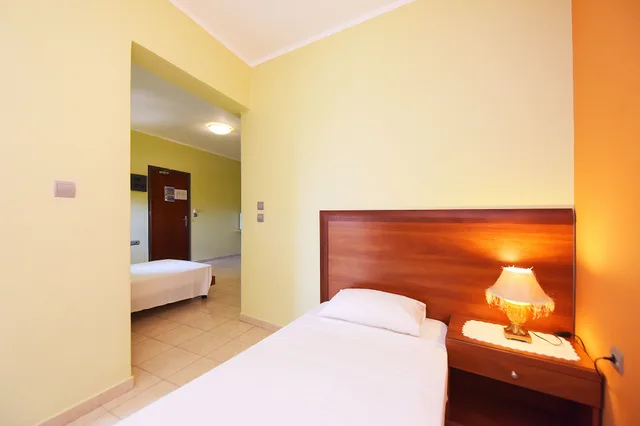 جناح بأربعة أسرّة بإطلالة على الحديقة بغرفتي نوم، Esmeralda Hotel 2/8