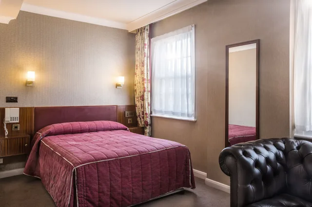 جناح جونيور بسريرين منفصلين، Mitre House 2/6