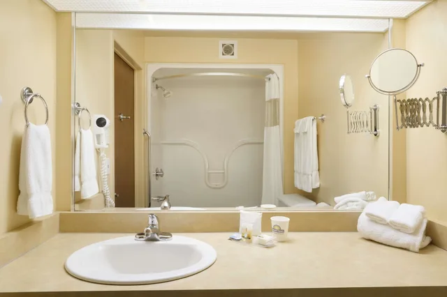 غرفة بسرير كينج، Days Inn by Wyndham Riviere-Du-Loup 8/8