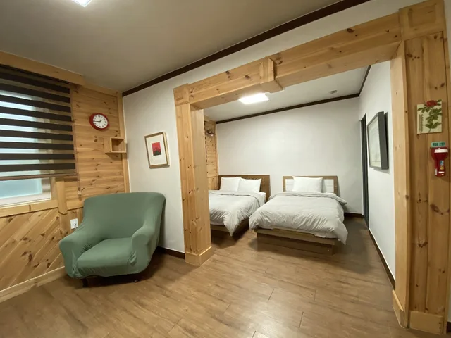 Family, Studio, 1 Double and 2 Futon Beds، Smile Resort Sokcho 4/6