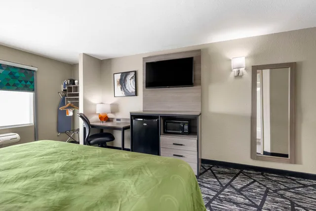 غرفة بسرير مزدوج، Quality Inn Jackson Northwest 4/4