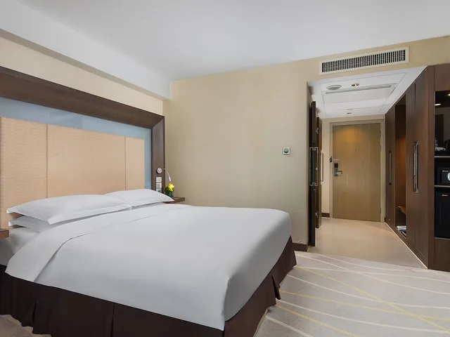 Standard, King Bed, Novotel Nanjing Central Suning 9/10
