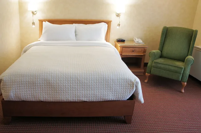 Comfort, Economy, Queen Bed, Bath and Shower, Sofa، Hotel Castel 3/7