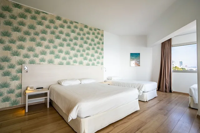 Suite, 4 Beds, Sea View, Harmony Bay 3/9