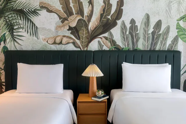 Deluxe, Twin Beds, with View, Yas Plaza Mangroves by IHG 3/3