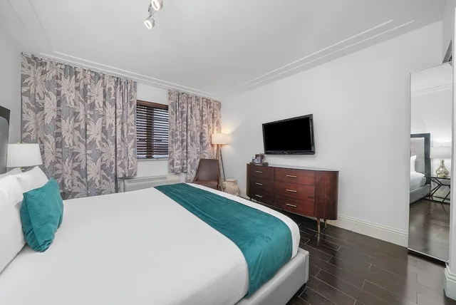غرفة كلاسيكية بسرير كوين، Riviera Suites South Beach 6/9