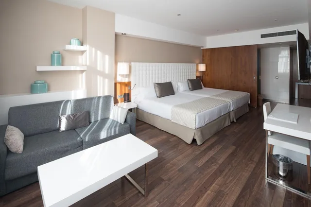 غرفة عائلية بسريرين منفصلين، Hotel Catalonia Ramblas 3/4