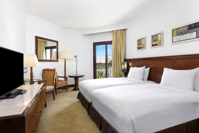 Guest Room, Twin Beds, Partial River View، Hilton Luxor Resort and Spa 5/14