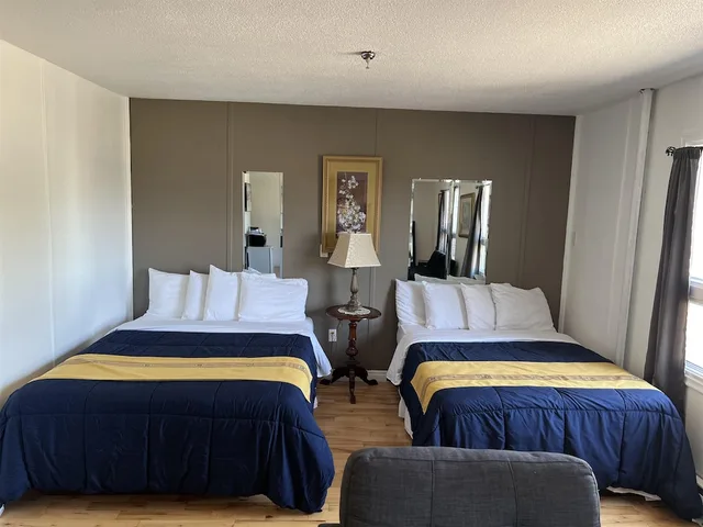 غرفة قياسية كبيرة بسريرين كوين بإطلالة على البحر مع أريكة، Harbourview Inn, SureStay Collection by Best Western 3/4