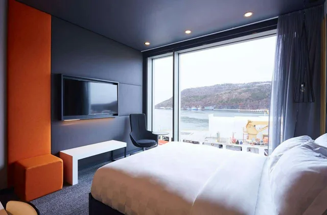 غرفة بسرير كينج بإطلالة على المرفأ، Alt Hotel St Johns 1/3