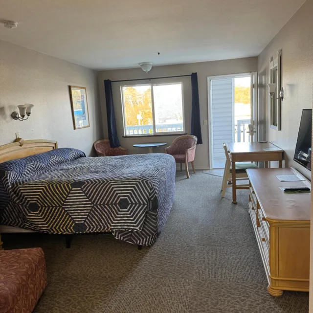غرفة بسرير كينج، Bayview Inn 2/2
