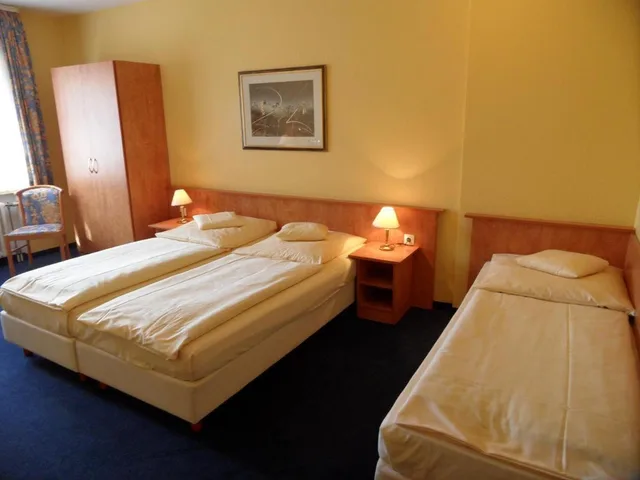 غرفة ثلاثية بسرير فردي، Friends Hotel Kerpen 1/8