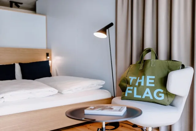 غرفة بزنس بسرير كوين، THE FLAG West M 1/1