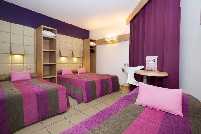 Deluxe, King Bed, INTERHOTEL ESPACE CITE 1/8