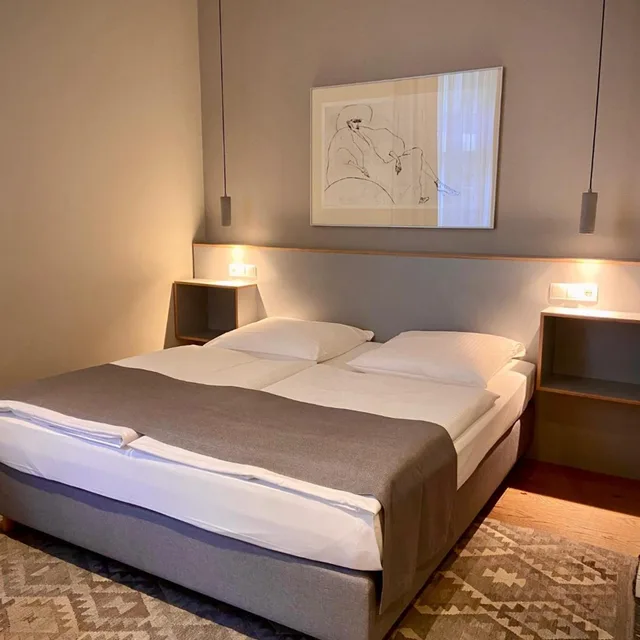 غرفة ثلاثية، Hotel 38 5/10