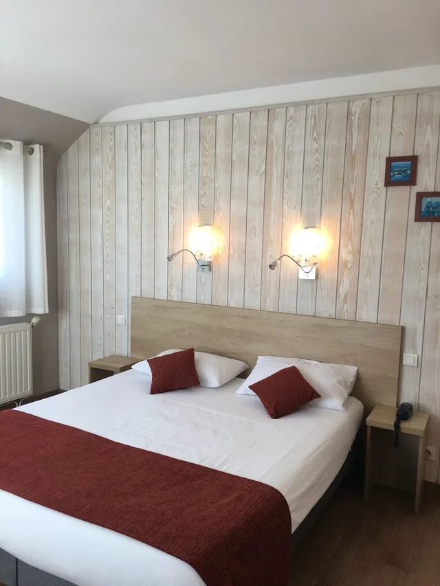 غرفة بسرير كوين، Hotel Des Halles 1/9