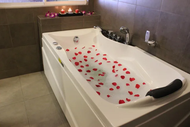 جناح بجاكوزي، Hotel Maluri 7/8