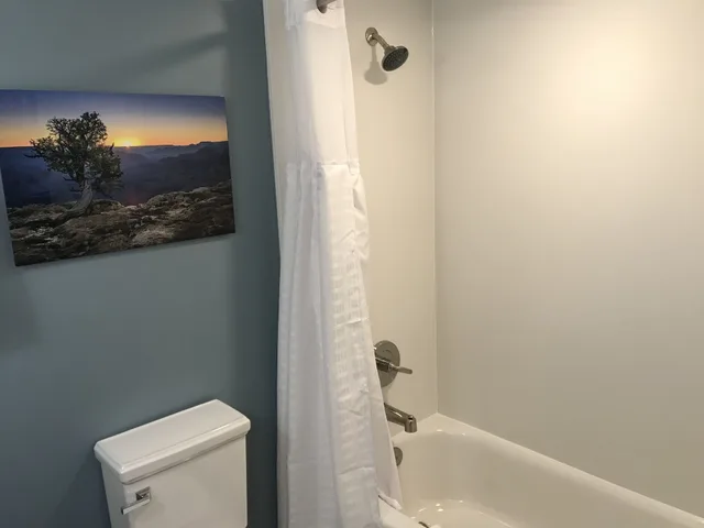 Deluxe, 2 Queen Beds, Red Feather Lodge 6/6
