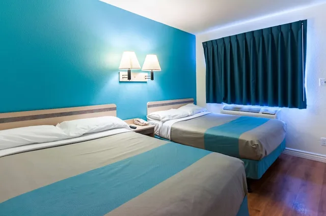 Deluxe, 2 Double Beds, Motel6 Green River, UT 3/6