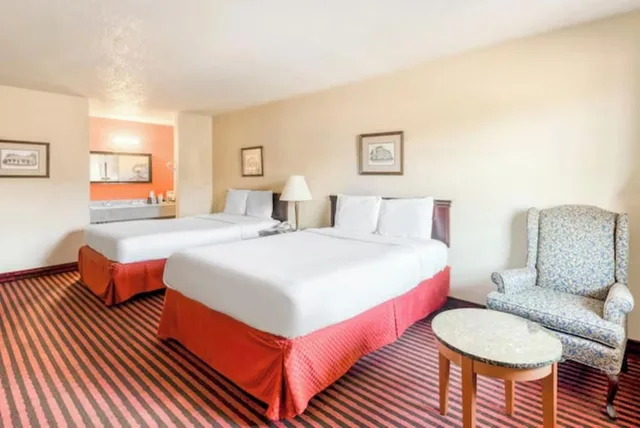 Premium, 2 Queen Beds, Rodeway Inn & Suites Jefferson 3/5