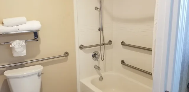 Standard, 2 Queen Beds, Accessible, Quality Inn Suites Anaheim Maingate 5/5