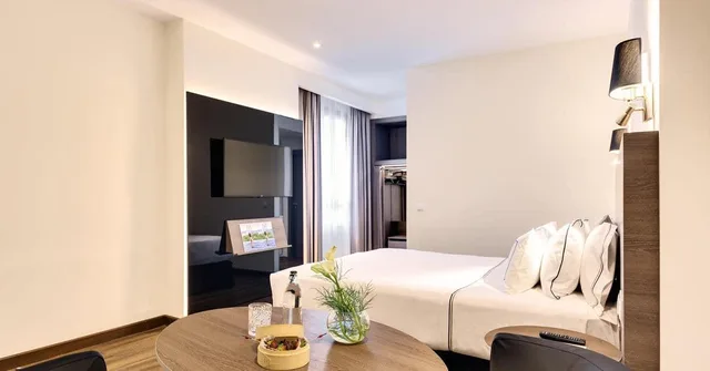 غرفة متصلة، Melia Madrid Serrano 9/10
