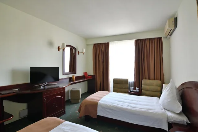 غرفة بسريرين منفصلين بشرفة، Hotel Delta 3 4/7