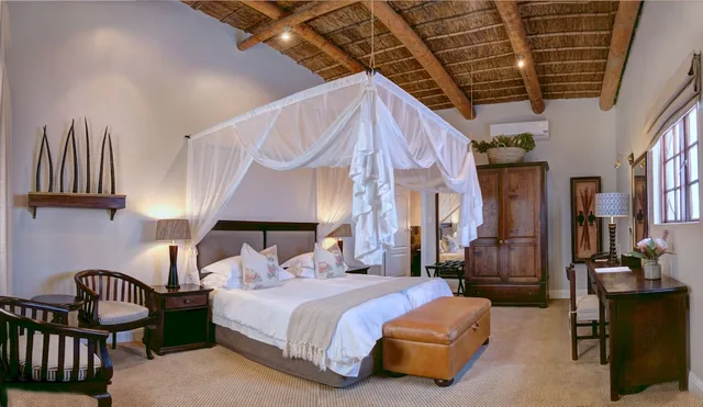 Family, Lodge, King Bed, 2 Sofa, Garden Route Game Lodge 1/7