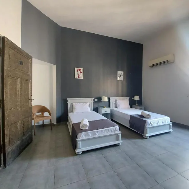 جناح جونيور عائلي، Gresham 1/7