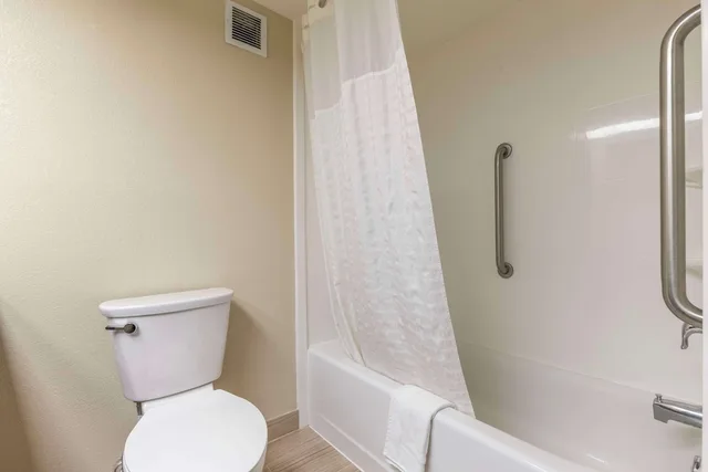 غرفة قياسية بسريرين كوين، Comfort Inn Marion NC 6/6