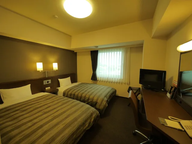 Room, Twin Beds, Hotel Route-Inn Uozu 1/5