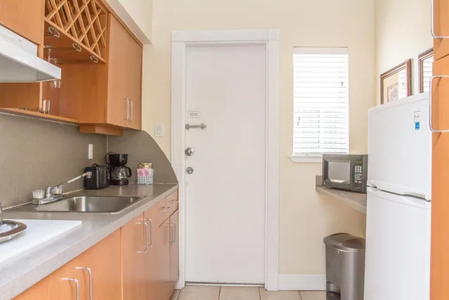 Signature, Suite, Apartment, King Bed, Suites Of Dorchester 2/5