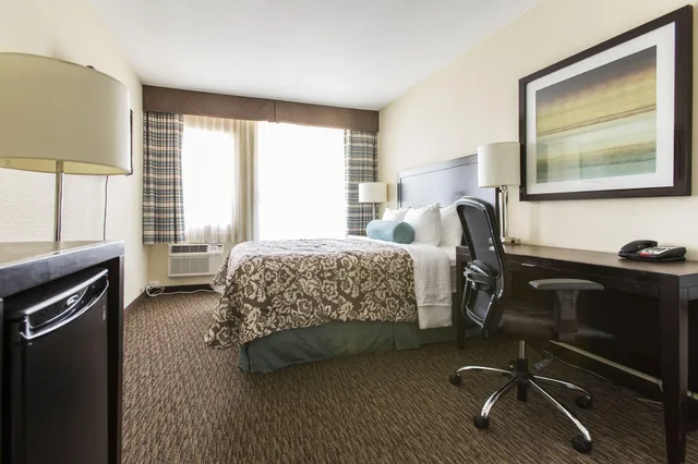 غرفة بسرير كوين، Royal Palace Westwood 3/5