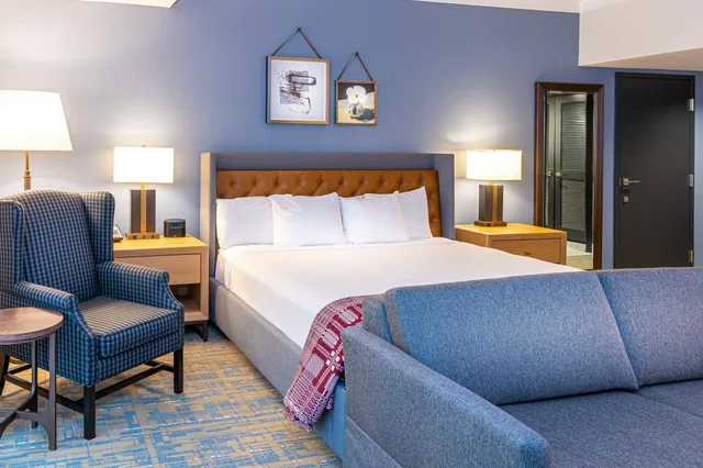 غرفة بريميوم بسرير مزدوج، Williamsburg Lodge 2/6