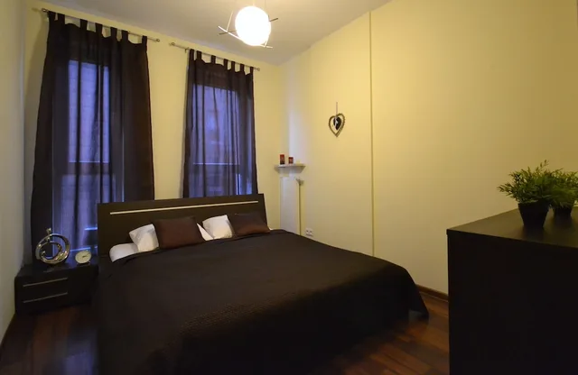 شقة بسرير مزدوج بغرفة نوم واحدة مع أريكة، Senator Warsaw Apartments 1/3