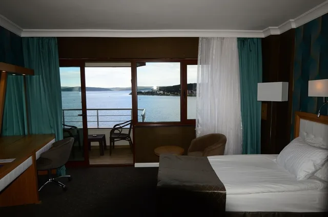 غرفة ديلوكس بسريرين منفصلين بإطلالة على البحر، Akol Hotel 2/3
