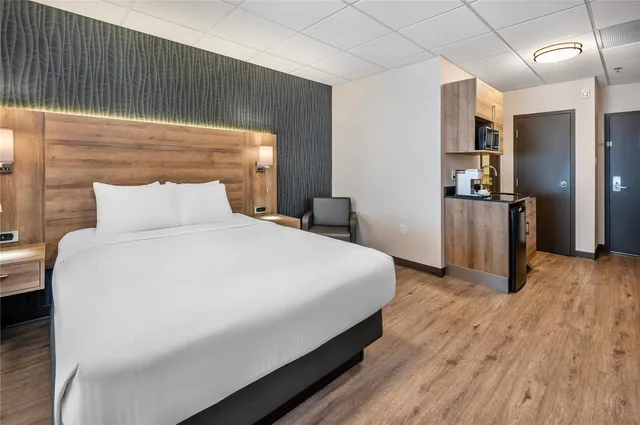 جناح بسريرين كوين، Quality Suites Drummondville 2/4