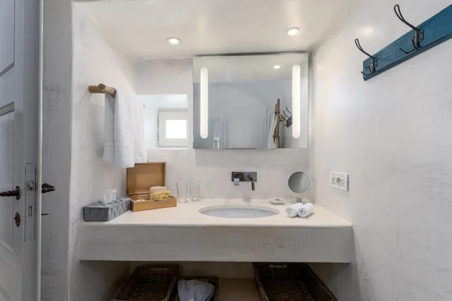 Caldera, Suite, Sea View, Outdoor Jetted Tub، Iconic Santorini 8/10