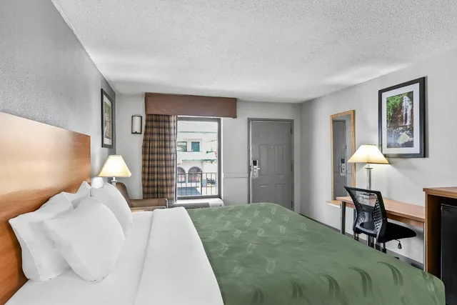 غرفة قياسية بسرير كينج للمدخنين، Quality Inn Bowling Green South 3/10